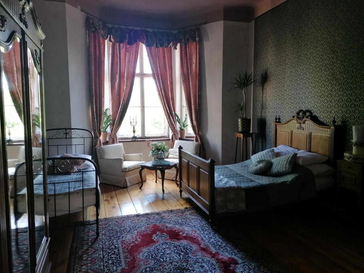 Palac Paprotno Karnice Kültér fotó