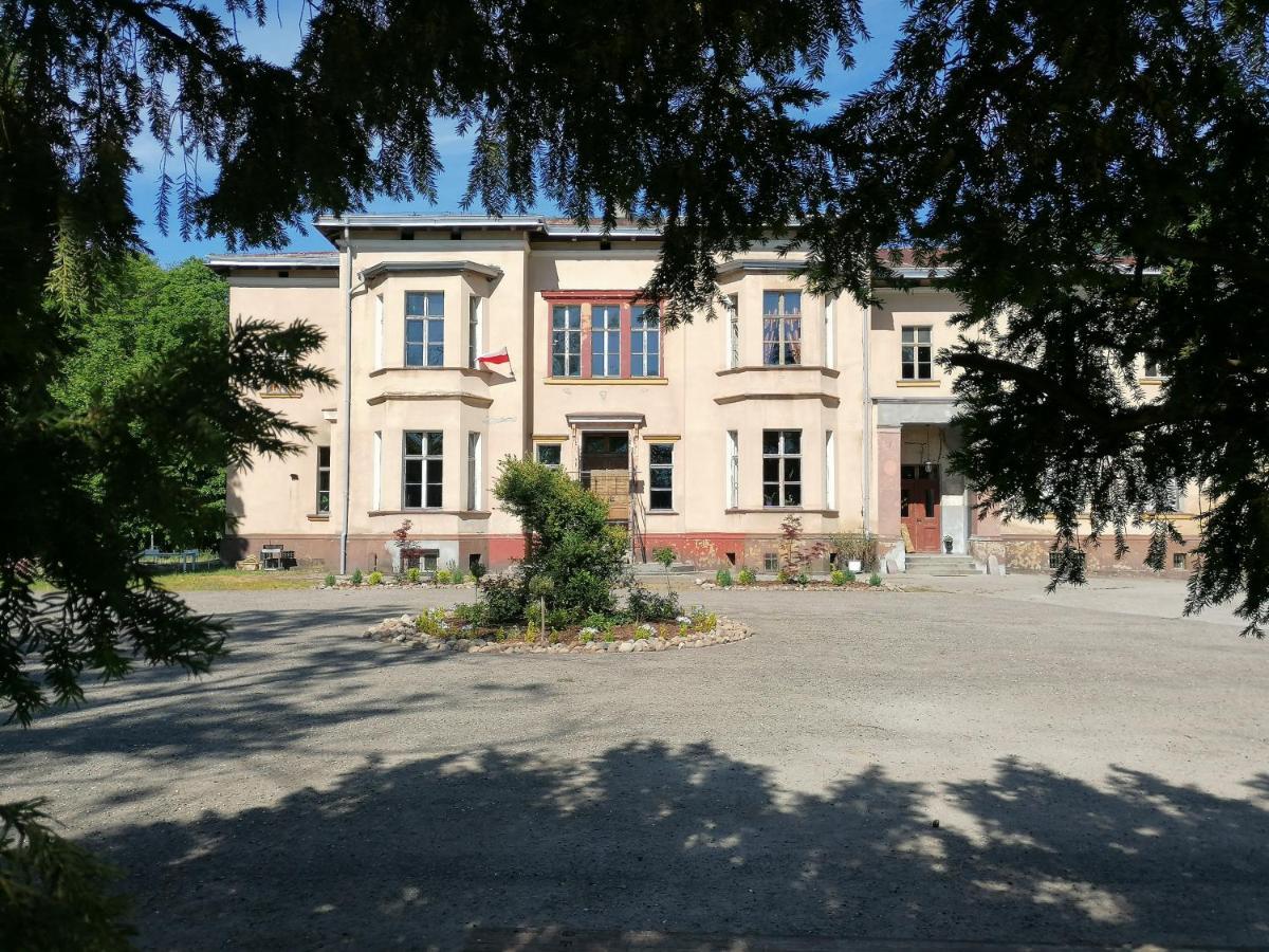 Palac Paprotno Karnice Kültér fotó