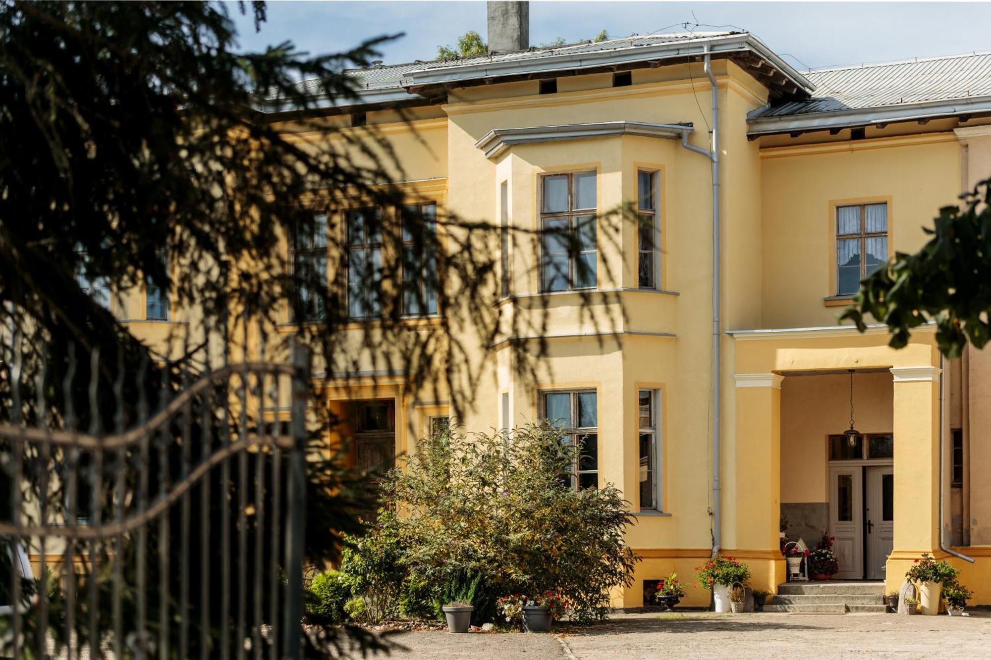 Palac Paprotno Karnice Kültér fotó